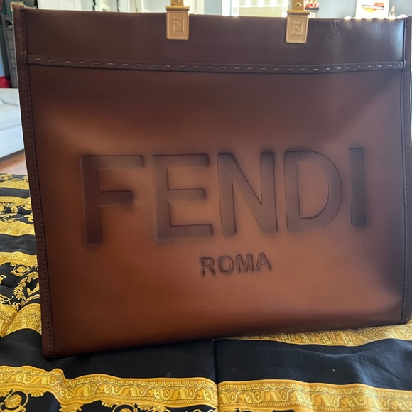 Fendi tote - Picture 2 of 13
